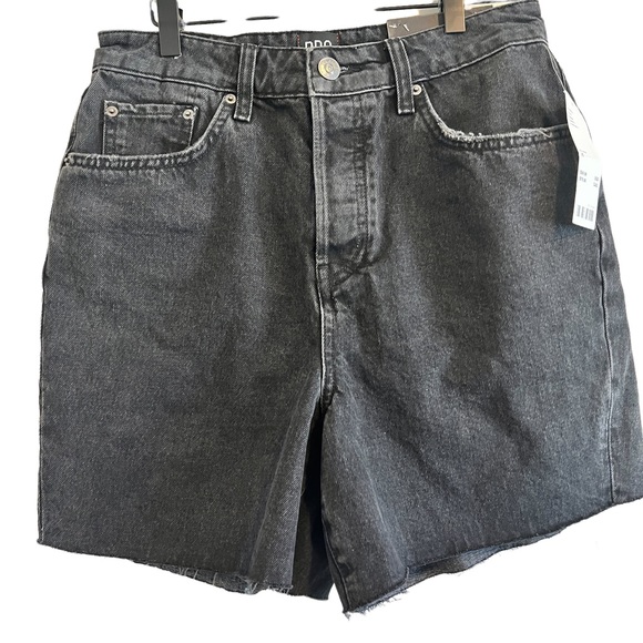 Urban Outfitters BDG ‘90s Denim Short - Picture 2 of 8